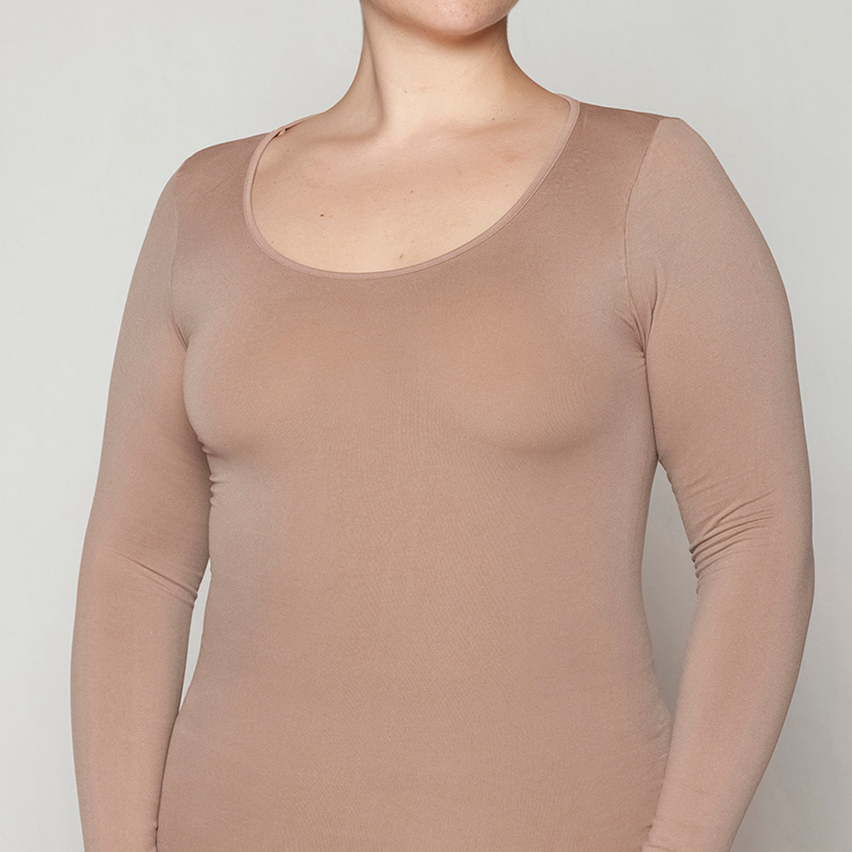 Monarch - Polera Esencial Manga Larga