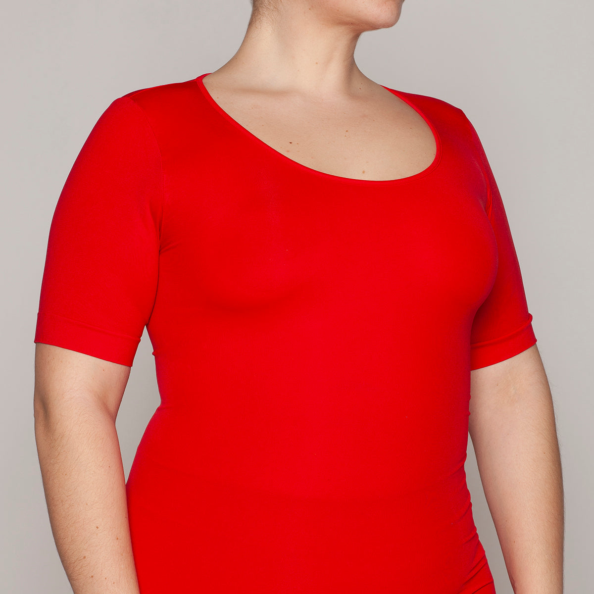 Monarch - Polera Esencial Manga Corta