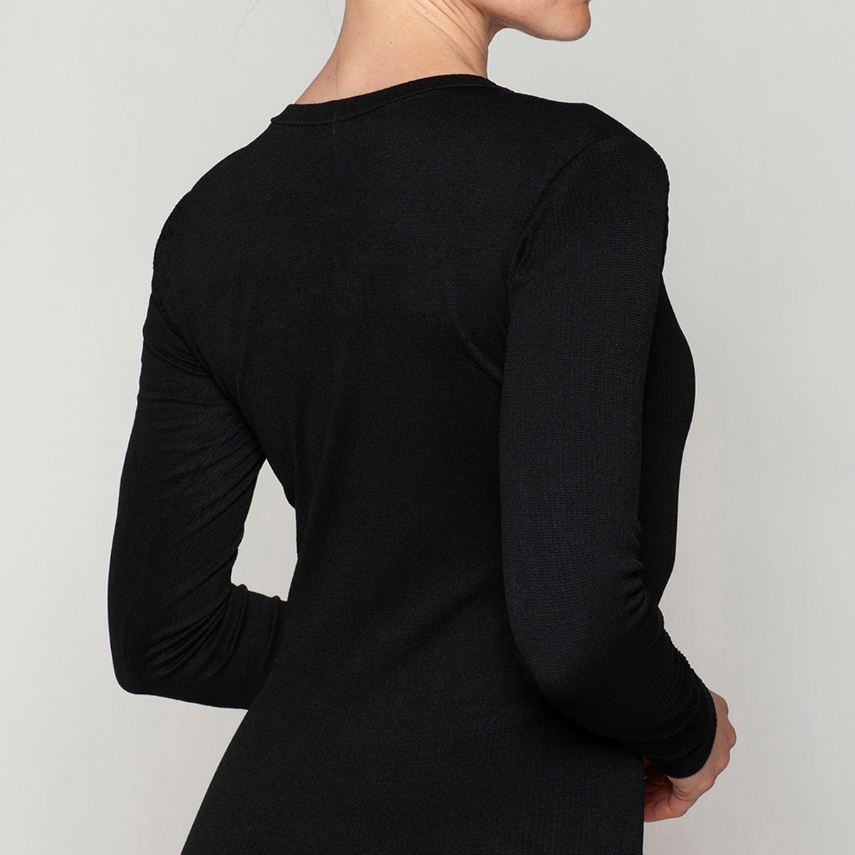 Monarch - Polera Esencial Acanalado Escote V