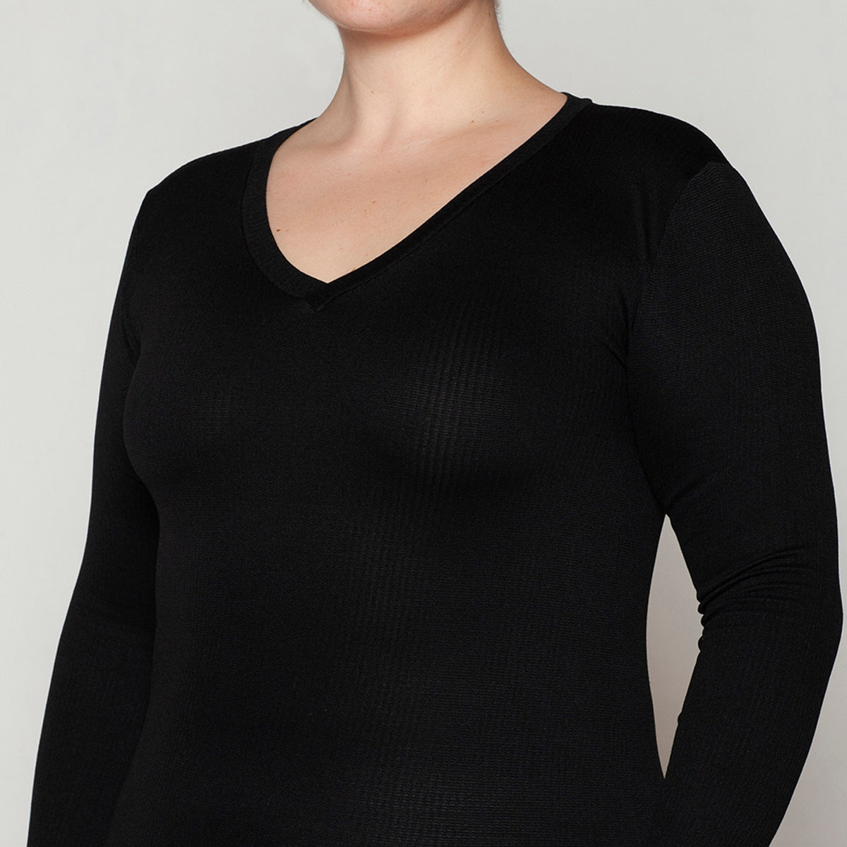 Monarch - Polera Esencial Acanalado Escote V