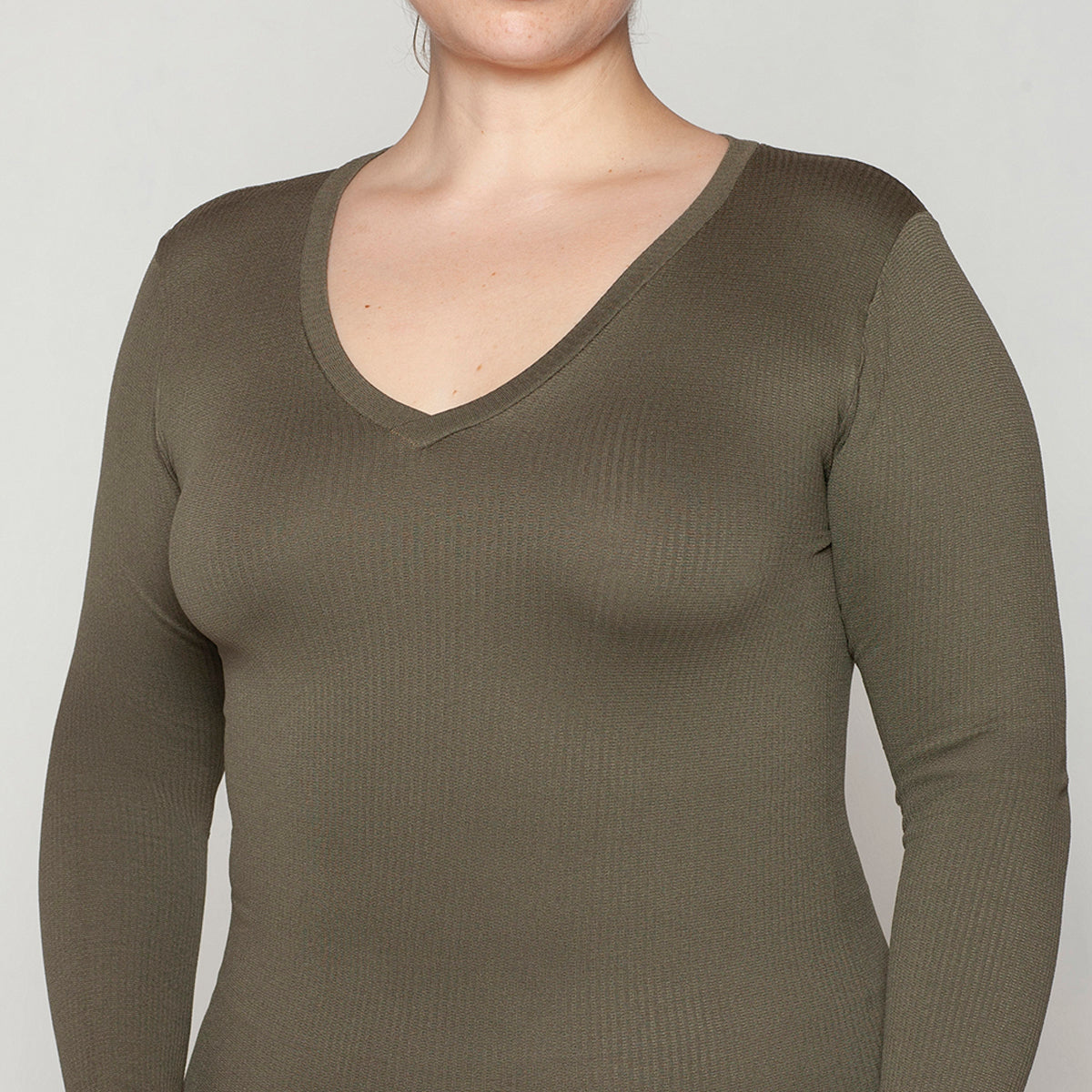 Monarch - Polera Esencial Acanalado Escote V