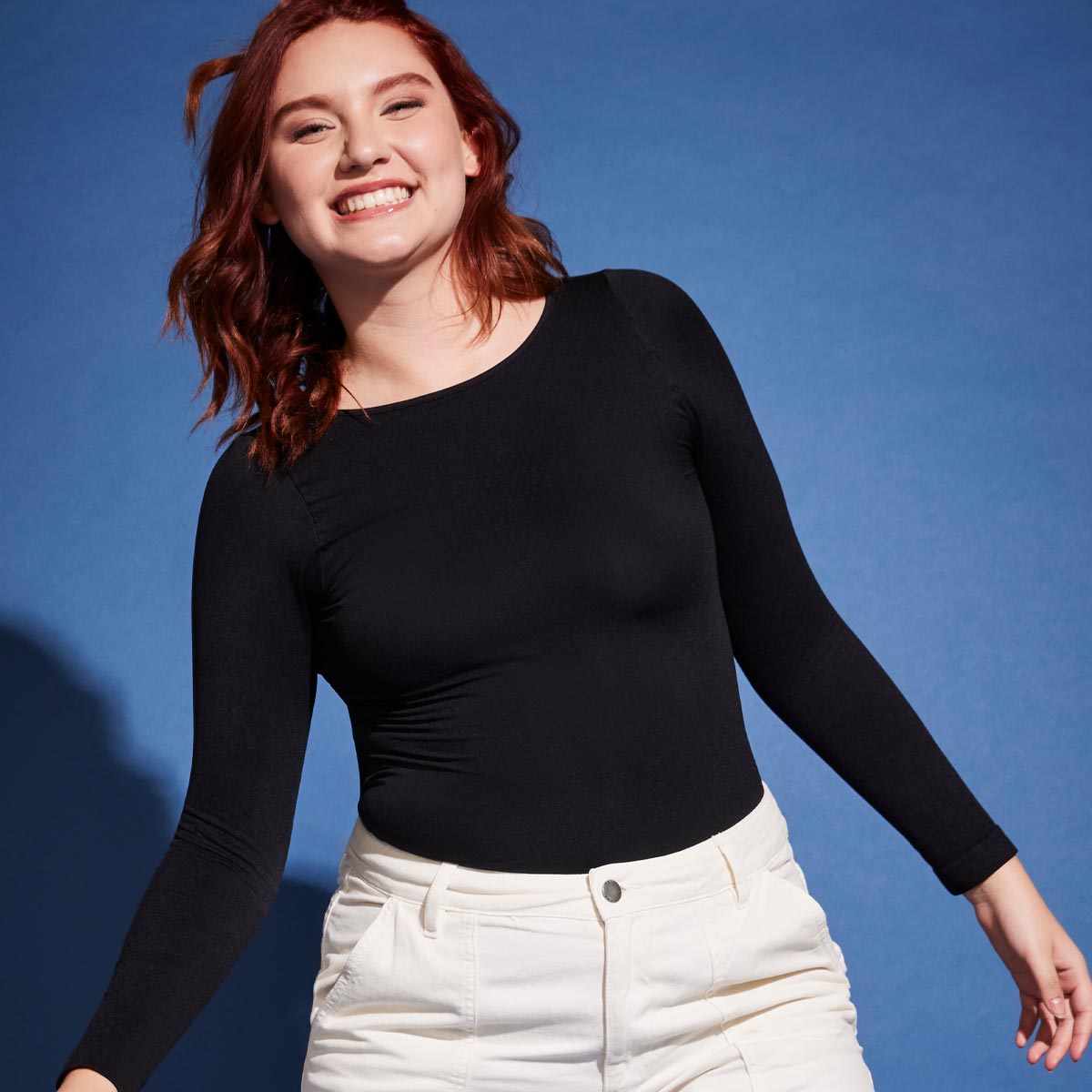 Monarch - Polera Esencial Escote Ojal