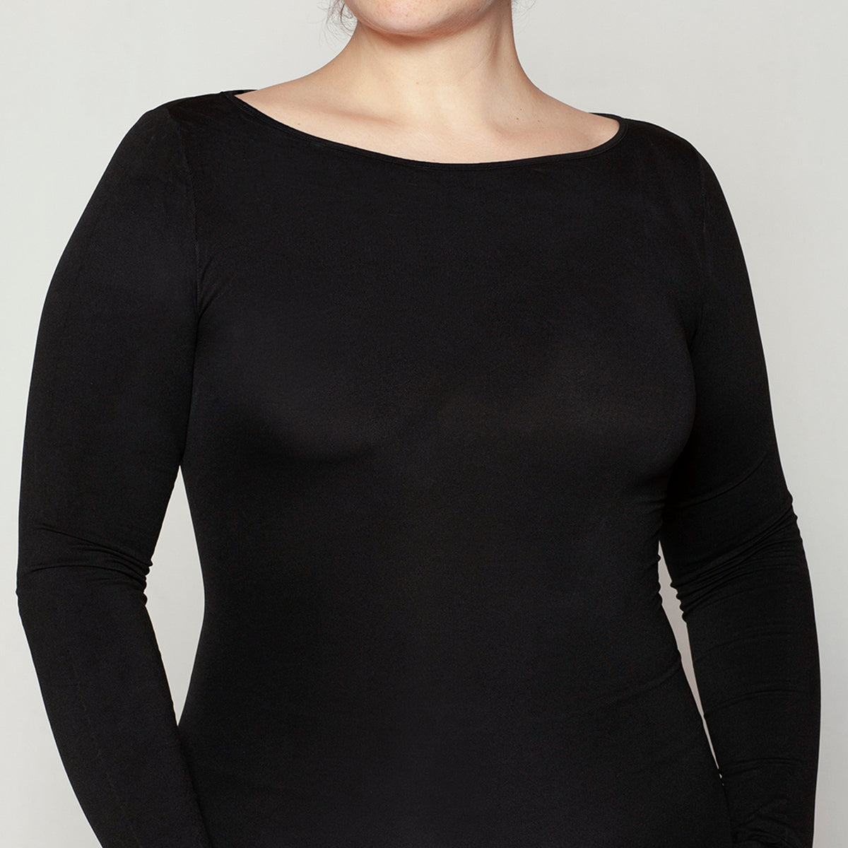 Monarch - Polera Esencial Escote Ojal