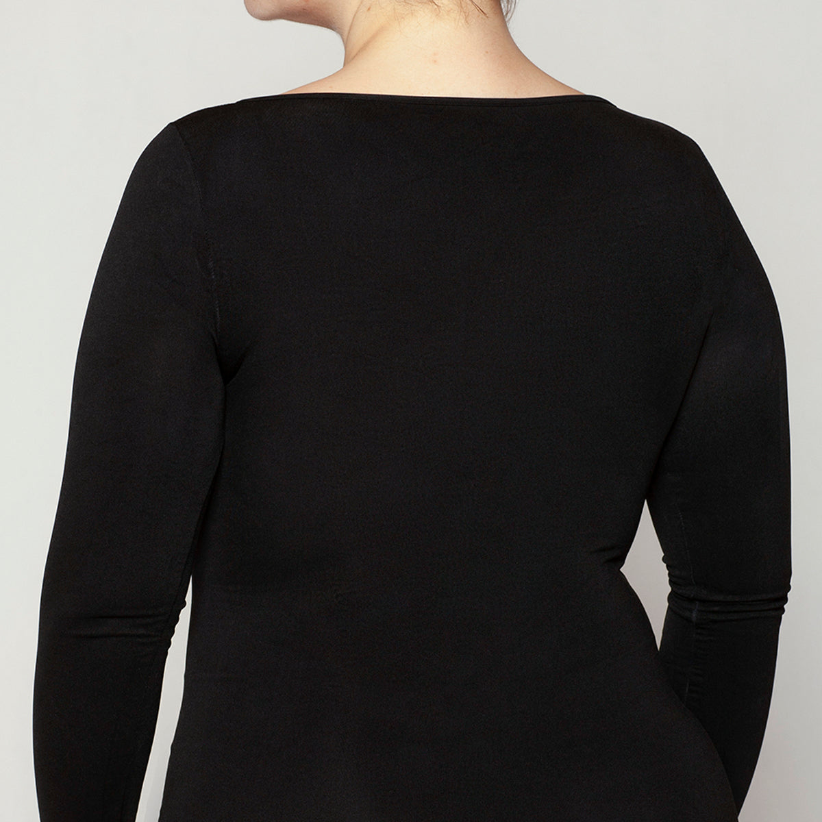 Monarch - Polera Esencial Escote Ojal