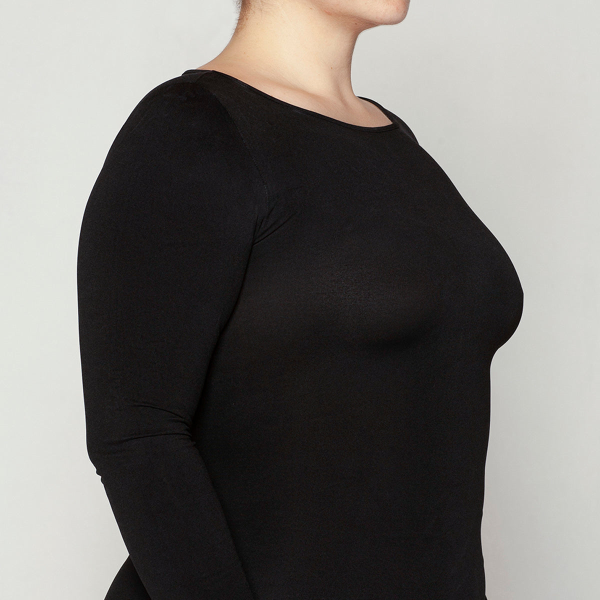 Monarch - Polera Esencial Escote Ojal