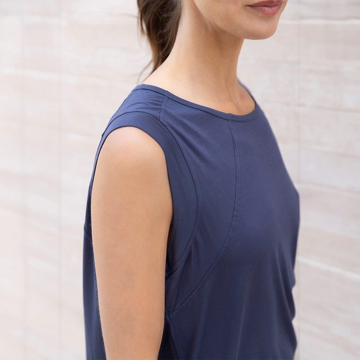 Monarch - Polera Sin Mangas