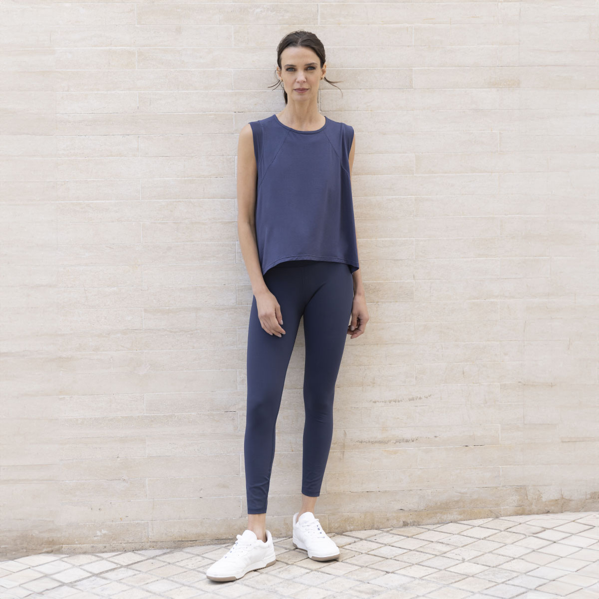 Monarch - Polera Sin Mangas