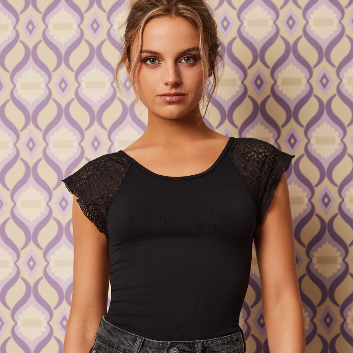 Lasst - Polera Hombro Encaje