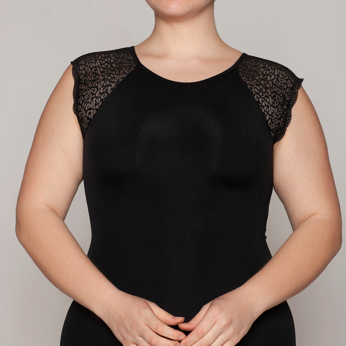 Lasst - Polera Hombro Encaje