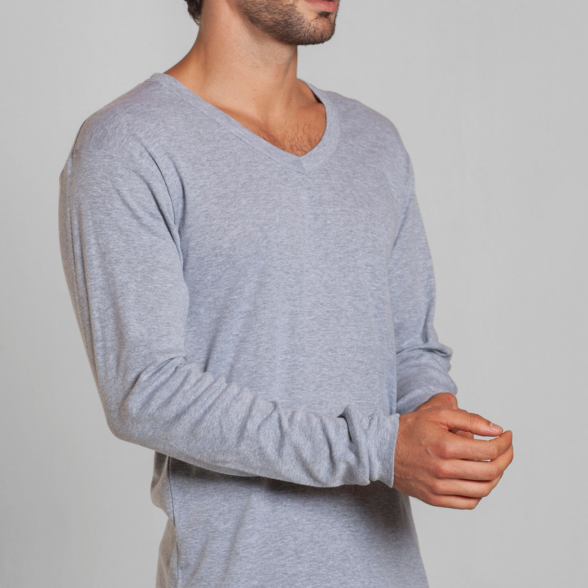 Tais - Camiseta Manga Larga Cuello V Hombre Algodón