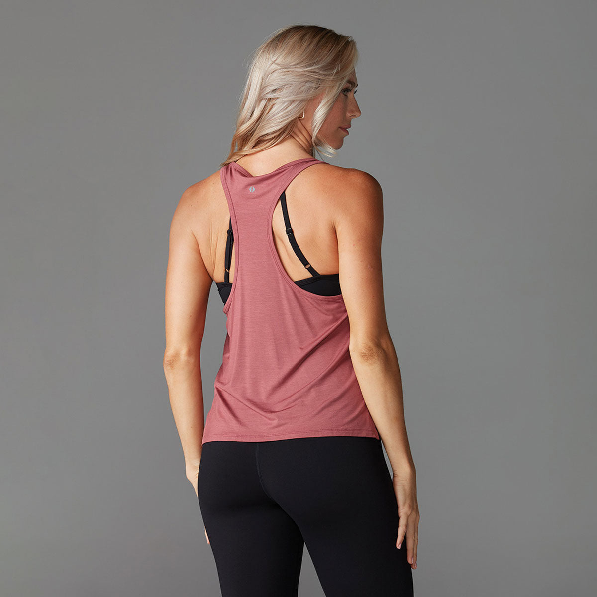 Tavi - Polera Crop Racerback Tank