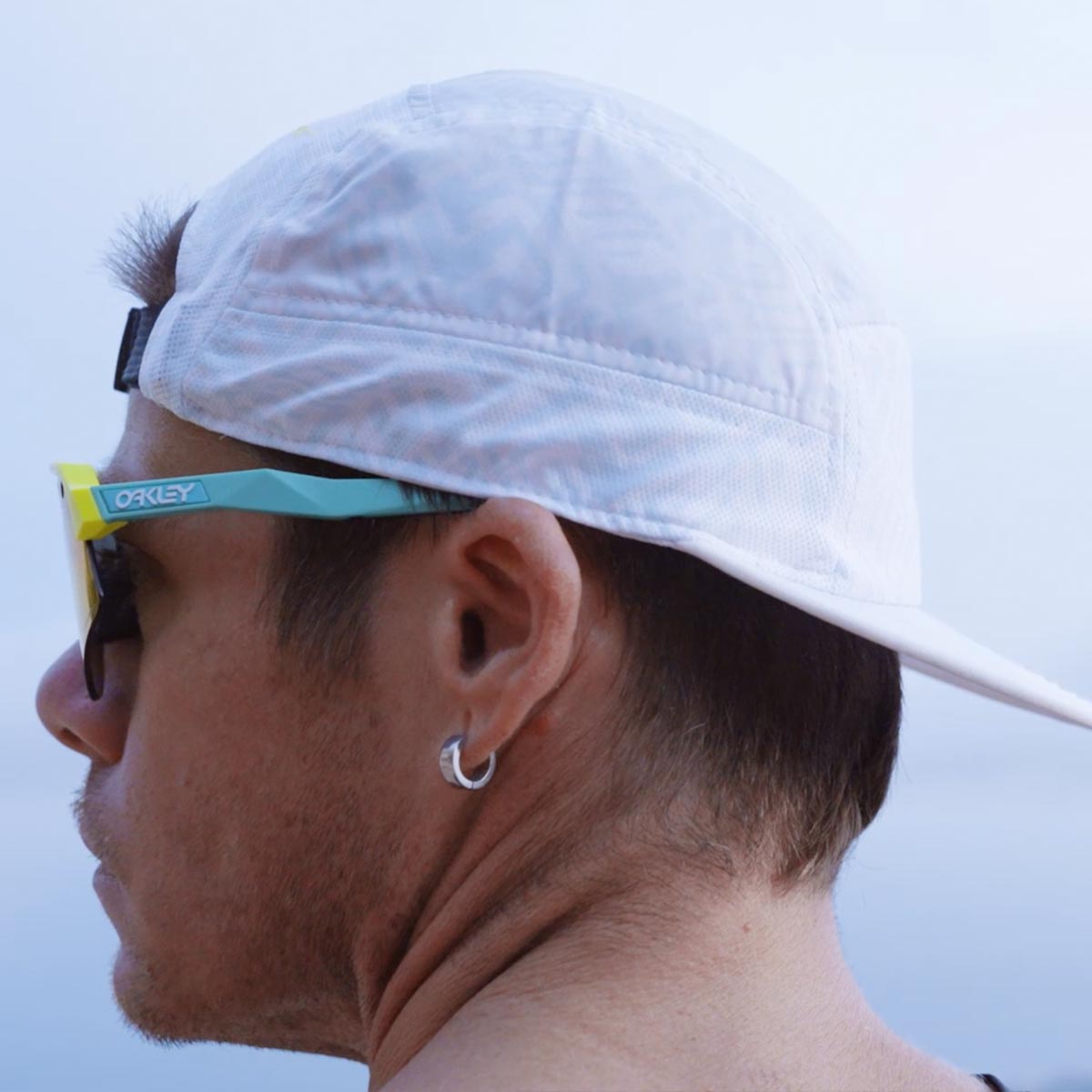 Compressport - Jockey 5 Panel Light Blanco