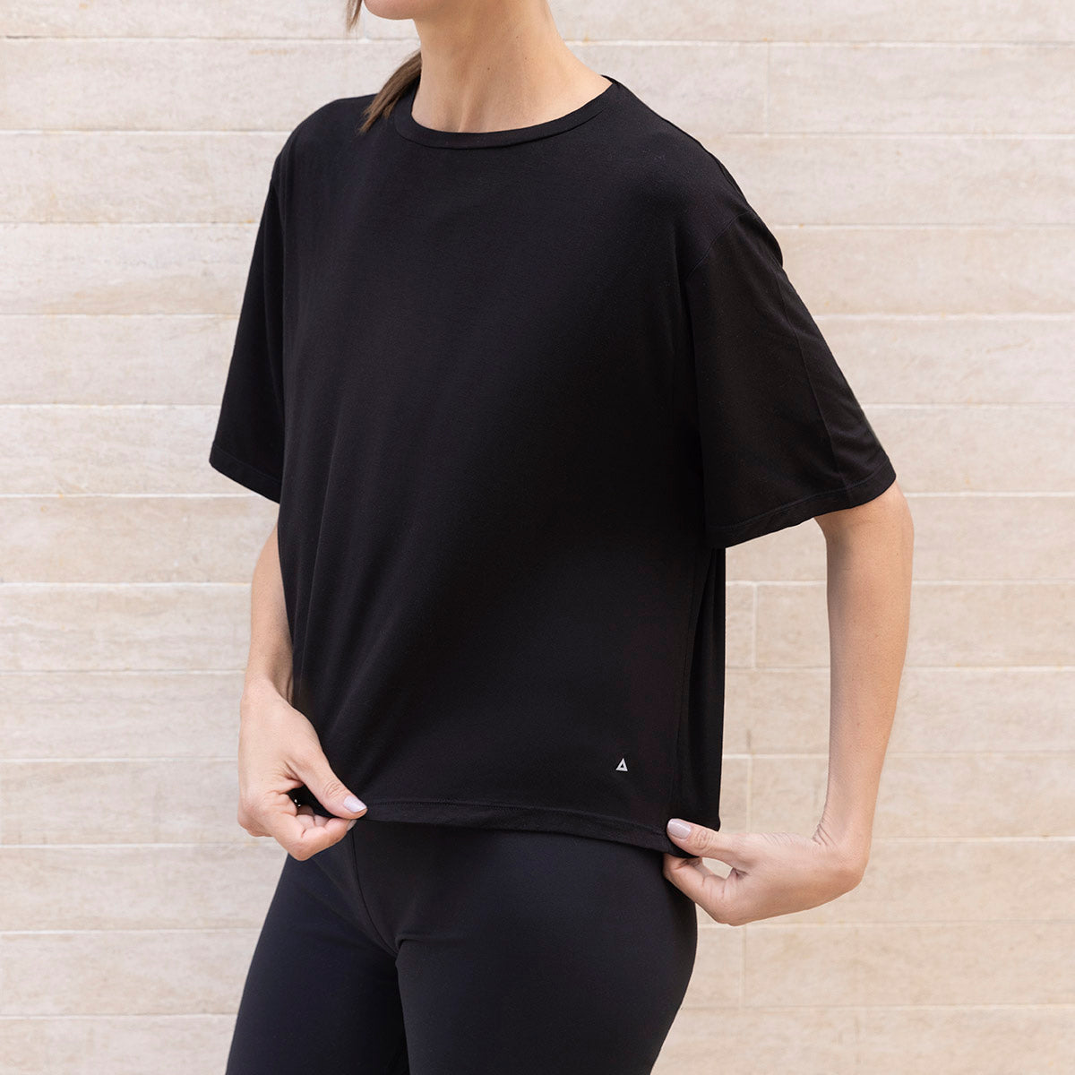 Monarch - Polera Manga Corta Negro