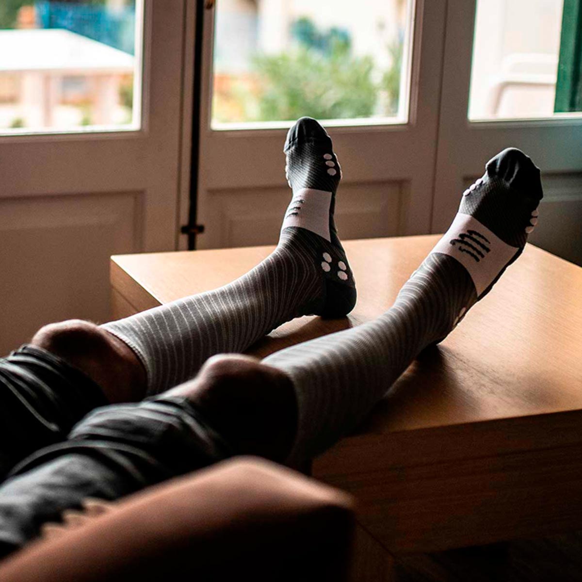 Compressport - Calcetín Full Socks Recovery Grey