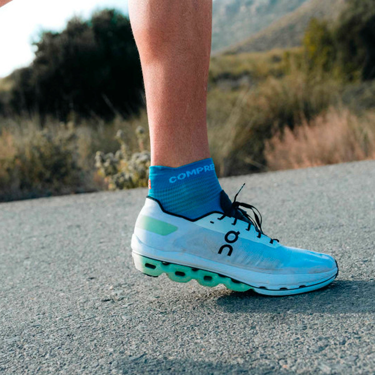 Compresport - Calcetín Pro Racing v4.0 Run Low Celeste