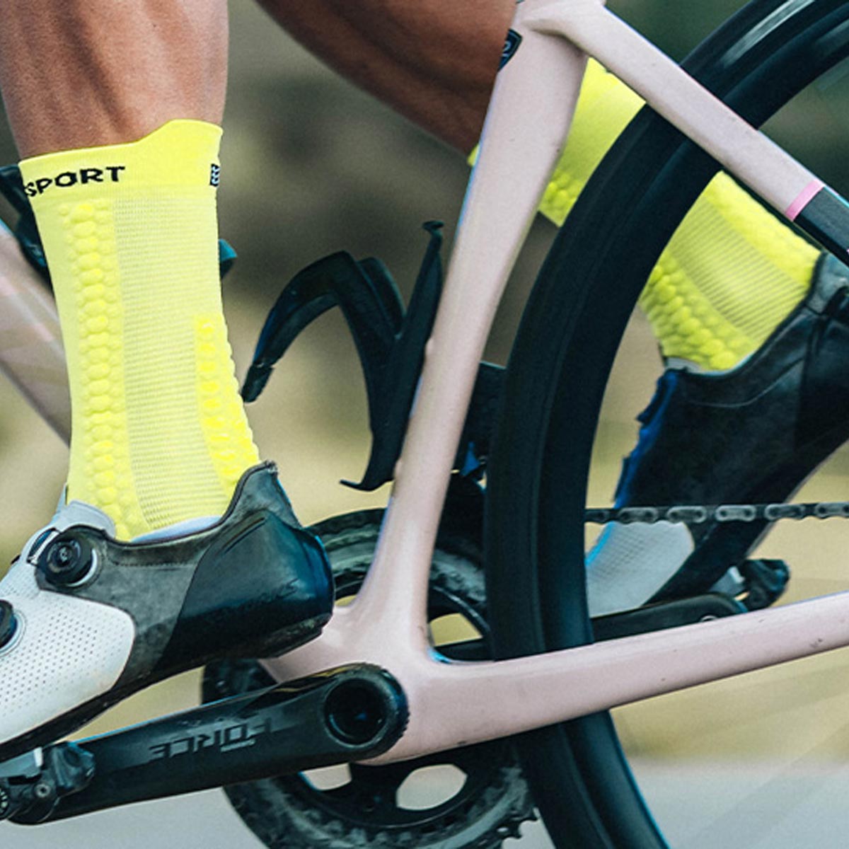 Compressport - Calcetín Pro Racing Socks v4.0 Bike Amarillo