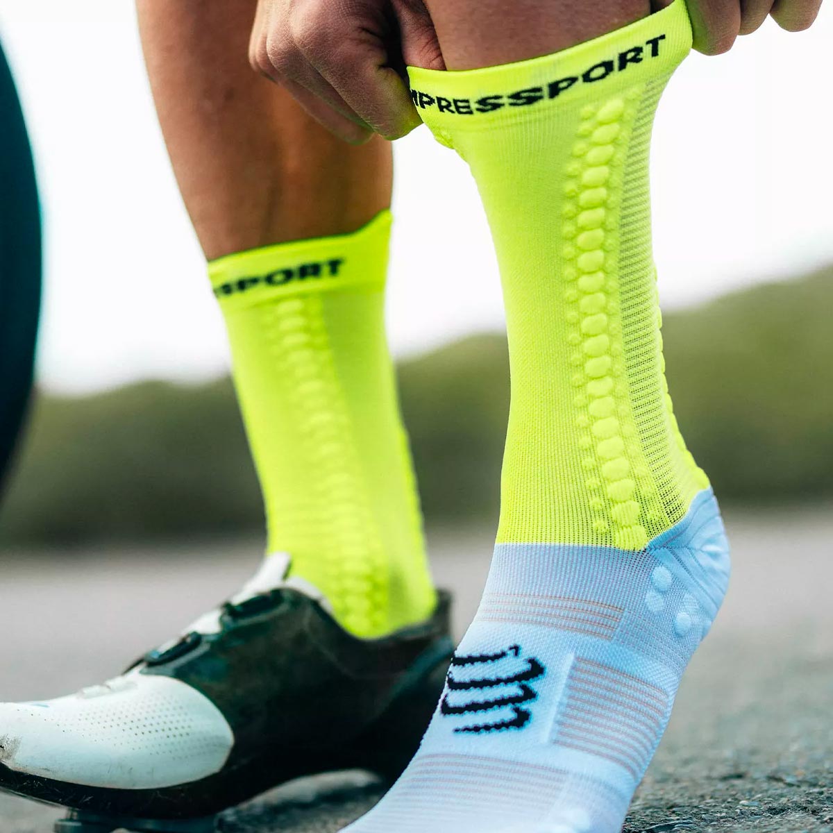 Compressport - Calcetín Pro Racing Socks v4.0 Bike Amarillo