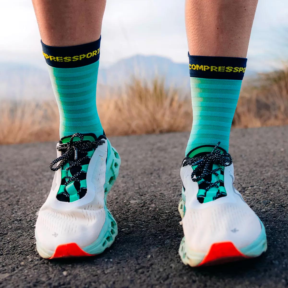 Compressport - Calcetín Pro Racing v4.0 Ultralight Run High Calipso