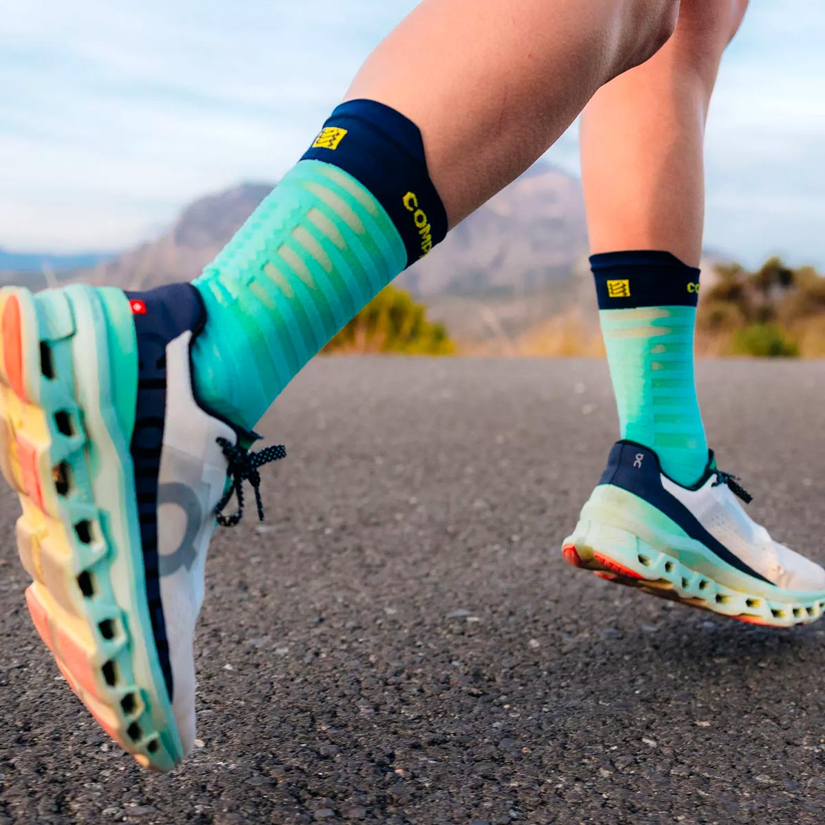 Compressport - Calcetín Pro Racing v4.0 Ultralight Run High Calipso