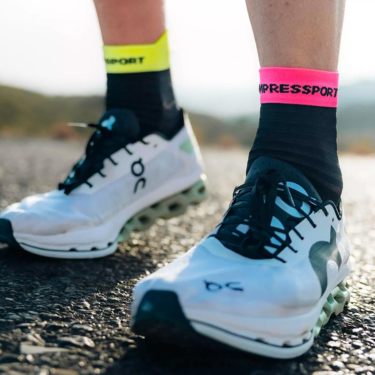 Compressport - Calcetín Pro Racing v4.0 Ultralight Run High Black